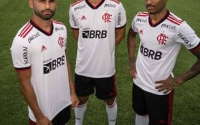 Flamengo divulga novo segundo uniforme para a temporada 2022