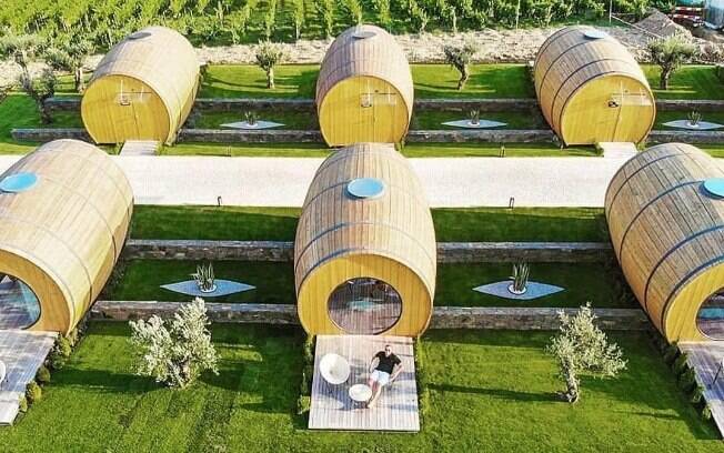 Réplicas gigantes de barris de vinho são os quartos de um hotel de Portugal 