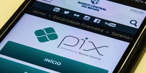 Cartão ou Pix: como brasileiro vai pagar presente de Dia das Mães