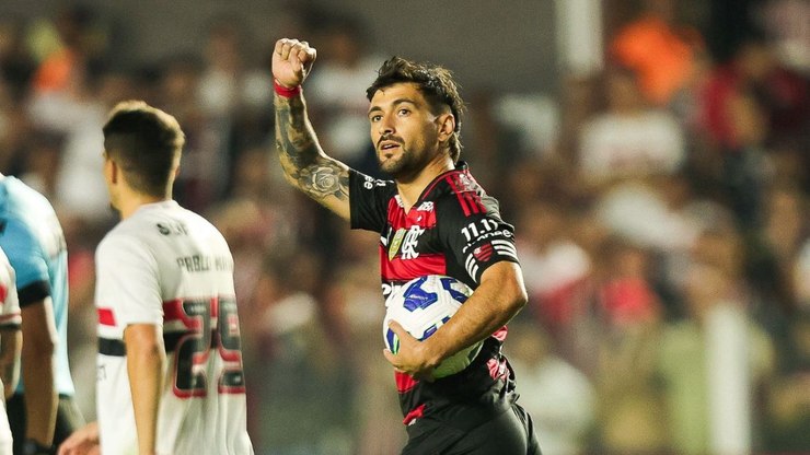 Arrascaeta vira o maior artilheiro estrangeiro do Flamengo