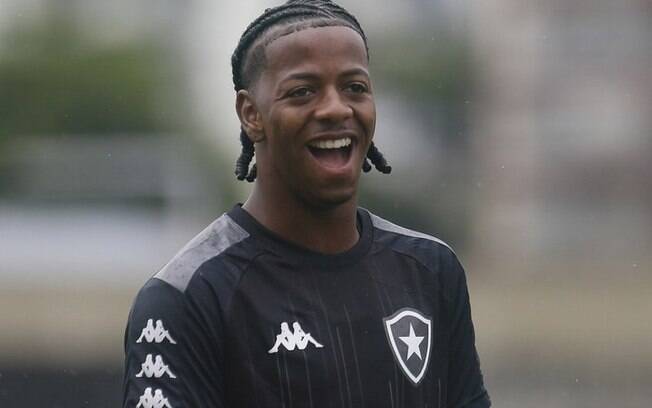 Ênio comemora dois títulos em um fim de semana pelo Botafogo: 'Marcado para sempre'