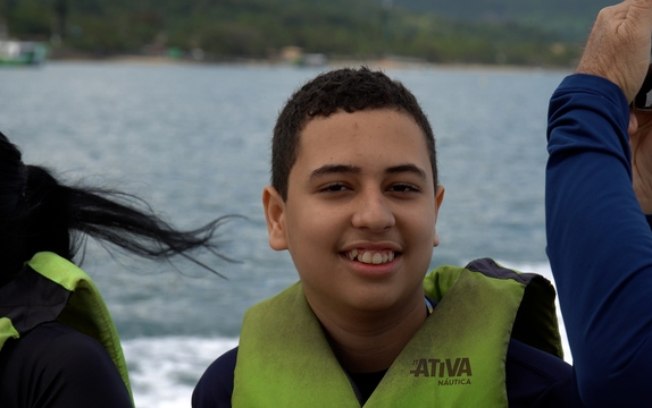 Encontro entre adolescente autista e jubarte emociona a internet
