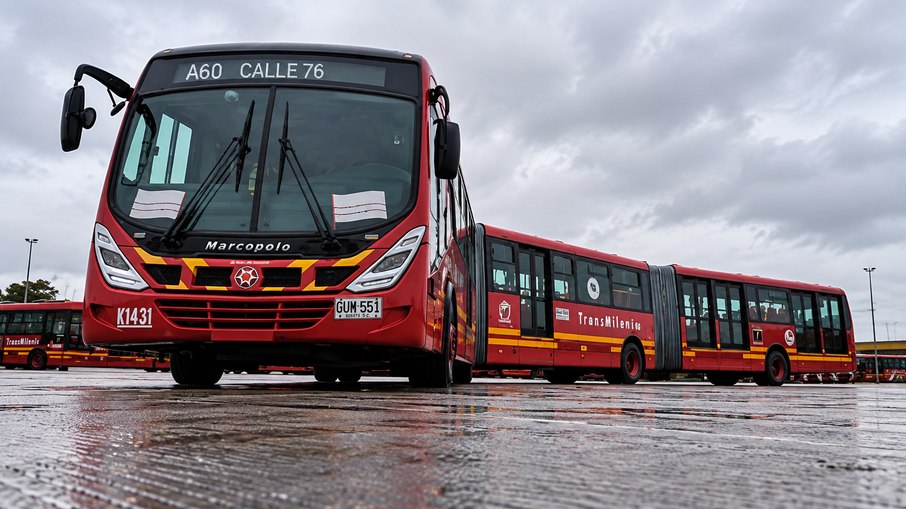 Yeline Lizbeth Patiño se casou com a linha A60/F60 do TransMilenio, sistema de ônibus de Bogotá Yeline Lizbeth Patiño se casou com a linha A60/F60 do TransMilenio, sistema de ônibus de Bogotá