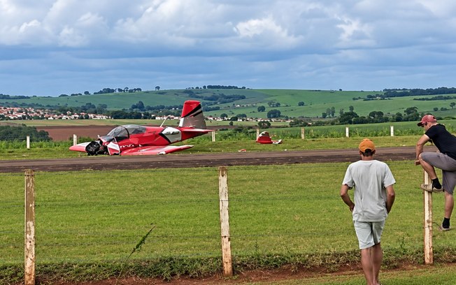 VÍDEO: Avião cai logo após decolar em Orlândia e duas pessoas morrem