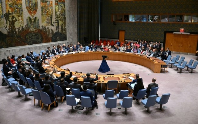 Membros do Conselho de Segurança da ONU votam para aprovar um projeto de resolução de cessar-fogo em Gaza, desenvolvido pelos Estados Unidos