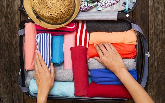 Adotar algumas técnicas na hora de arrumar a mala de viagem é o segredo para deixá-la mais leve e espaçosa Adotar algumas técnicas na hora de arrumar a mala de viagem é o segredo para deixá-la mais leve e espaçosa