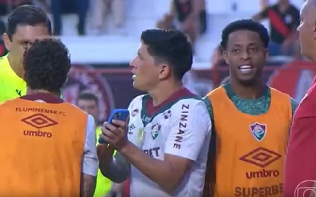 Cano é expulso por reclamação contra a arbitragem Cano é expulso por reclamação contra a arbitragem