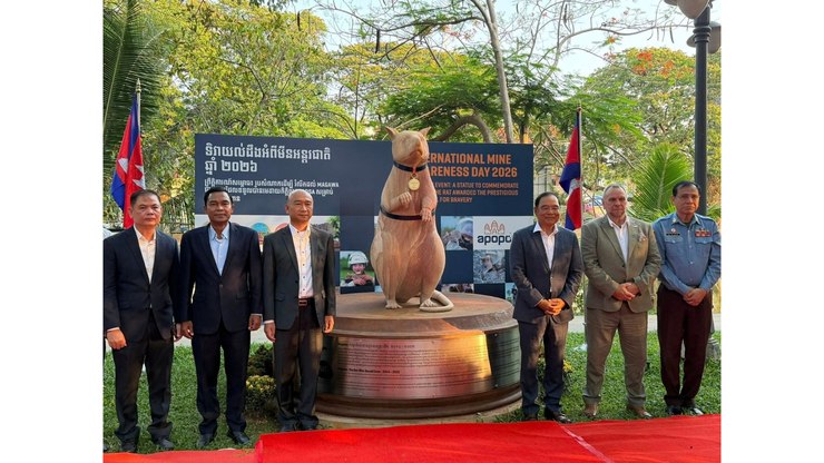 Rato farejador de bombas é homenageado com estátua