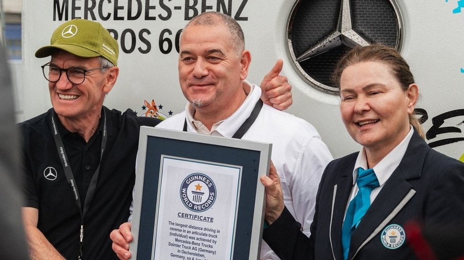 Mercedes-Benz entrou no Guiness Book com o recorde Mercedes-Benz entrou no Guiness Book com o recorde
