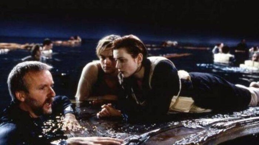 James Cameron em Titanic com Leonardo DiCaprio e Kate Winslet