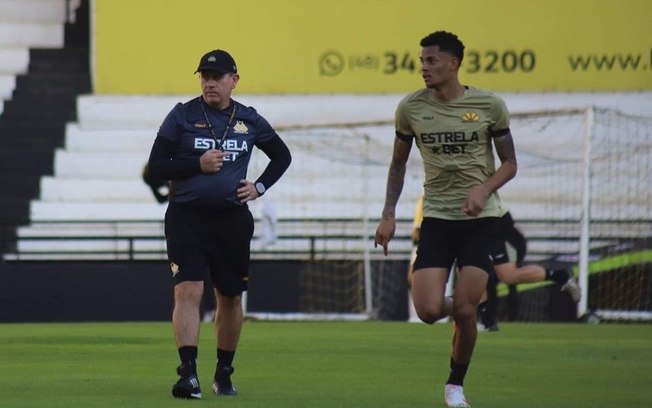 Cláudio Tencati pede desculpas por goleada sofrida pelo Criciúma