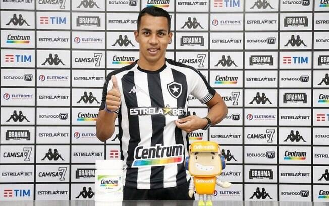 Breno celebra chegada ao Botafogo e acredita em adaptação rápida: ‘Conheço o estilo de jogo do Enderson’