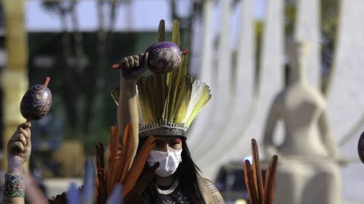 Indígenas protestando em Brasília