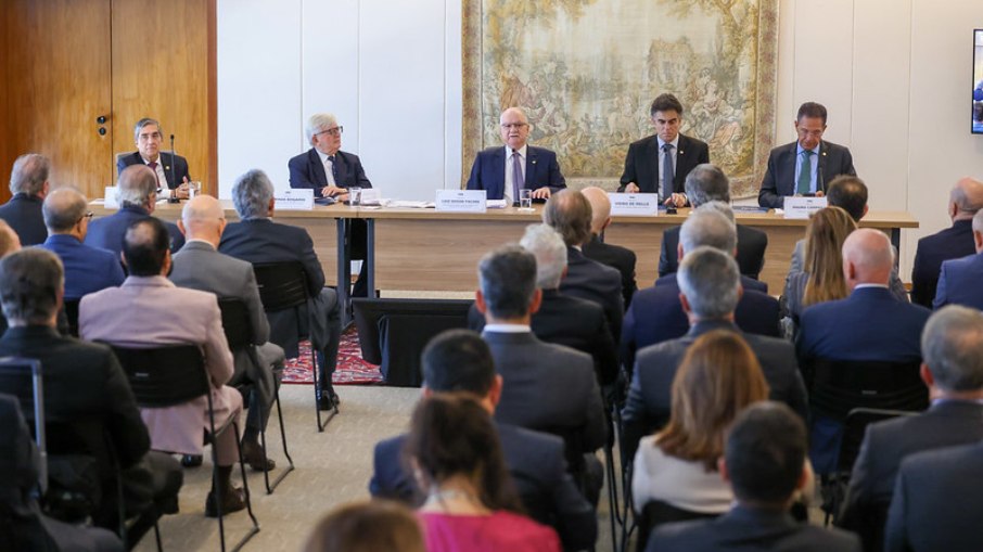 O ministro Edson Fachin em encontro com presidenciais dos tribunais superiores e dos tribunais de segunda instância do Brasil