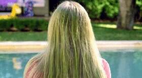 Seu cabelo fica verde na piscina? Veja como evitar este problema