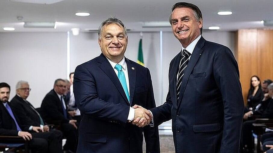 Na Hungria, Bolsonaro se reúne com símbolo da extrema direita europeia