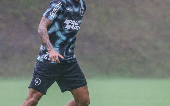 Kauê continuou treinando antes de ser reintegrado ao elenco do Botafogo
