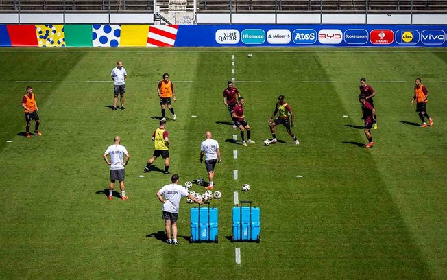 Jogadores da Suíça durante treinamento da seleção - Foto: Fabrice Cofrini/AFP via Getty Images