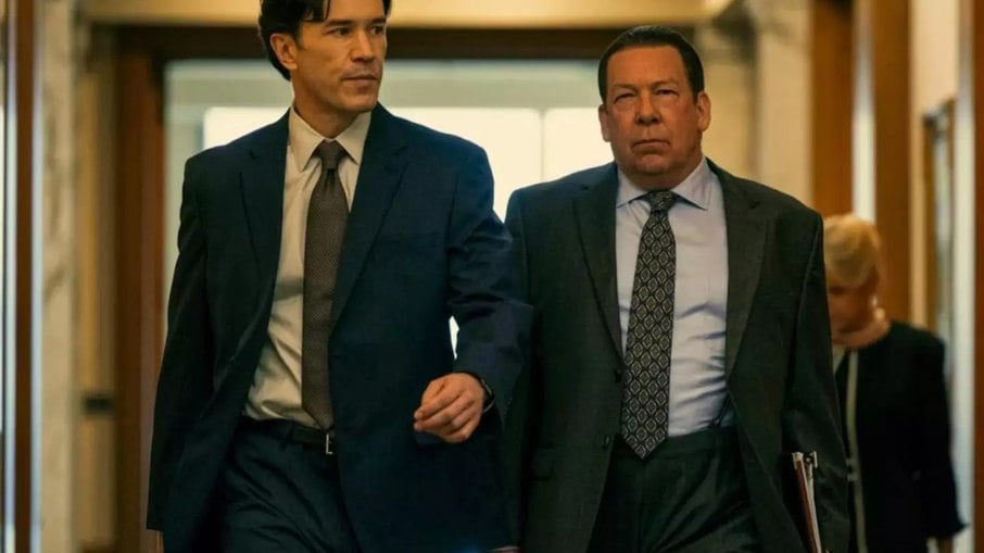 Tom Pelphrey (à esquerda) vive Raymond Peepgrass em 'A Man in Full'