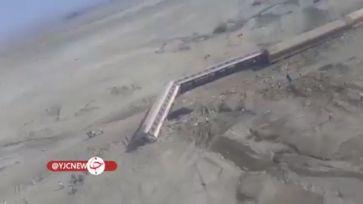 Trem descarrilou em região desértica do Irã