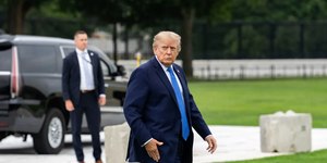 Trump ignora Justiça e mantém jornalistas fora da Casa Branca