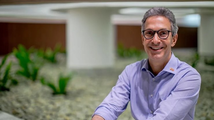 Zema pode renunciar hoje e apoiar Flávio, durante debate