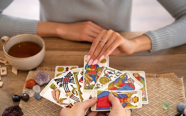 Solidão no amor: como o Tarot pode ajudar a reconectar casais