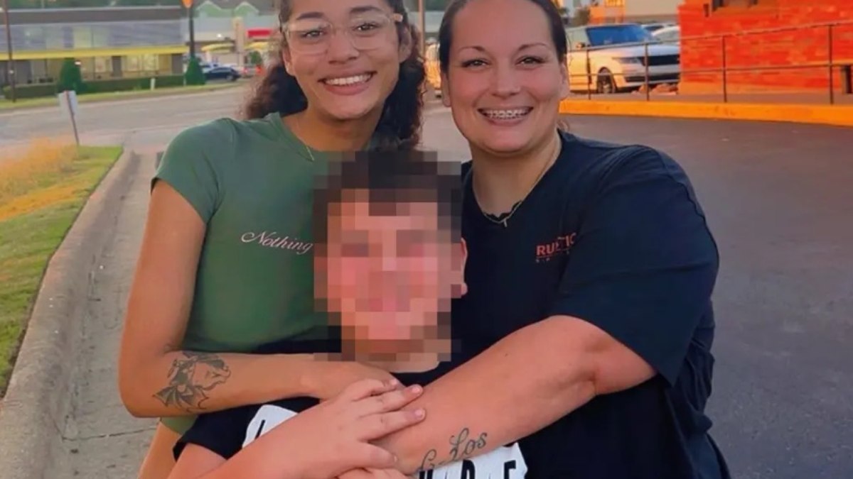 Riley estava cursando bacharelado em educação infantil, uma escolha que, segundo sua mãe, foi inspirada por seu irmão mais novo, diagnosticado com autismo.