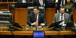 Congresso derruba vetos à LDO de 2026 sob pressão de prefeitos