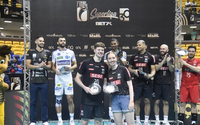 Revelação e melhor ponteiro da Superliga, Lukas Bergmann se emociona com título do Sesi Bauru