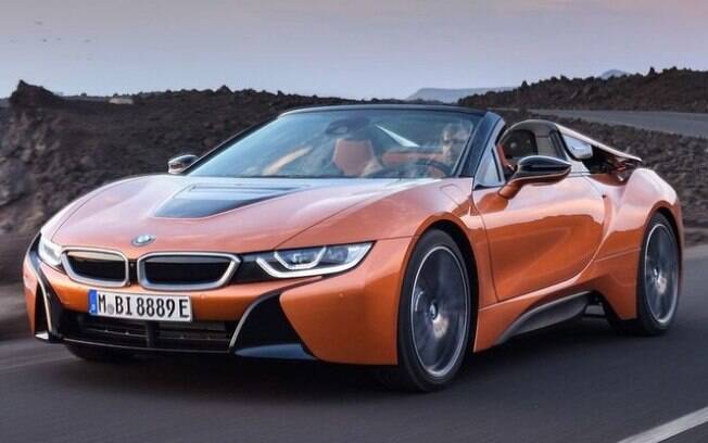 A BMW oferece o esportivo i8, um carro híbrido de alto despenho com uma tecnologia de ponta