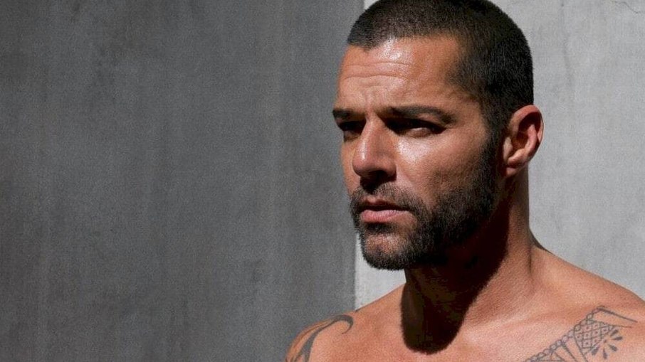 Ricky Martin é acusado de incesto e agressão