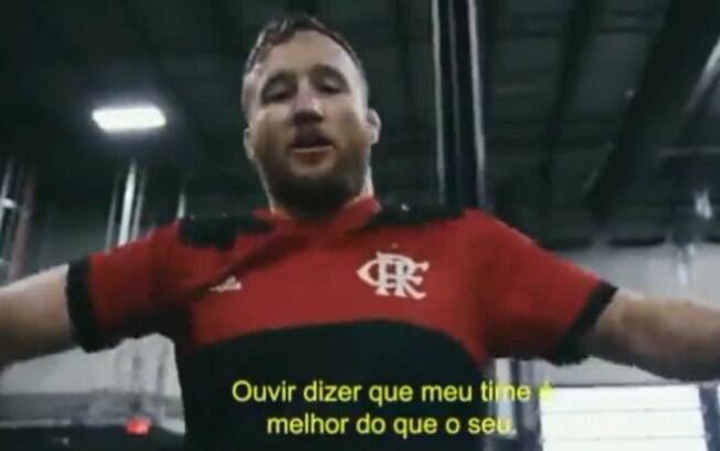 Justin Gaethje treina com camisa do Flamengo, antes de disputa de cinturão do UFC contra Do Bronx