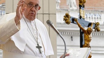 Papa pede fundo para clima e fome com dinheiro de armas