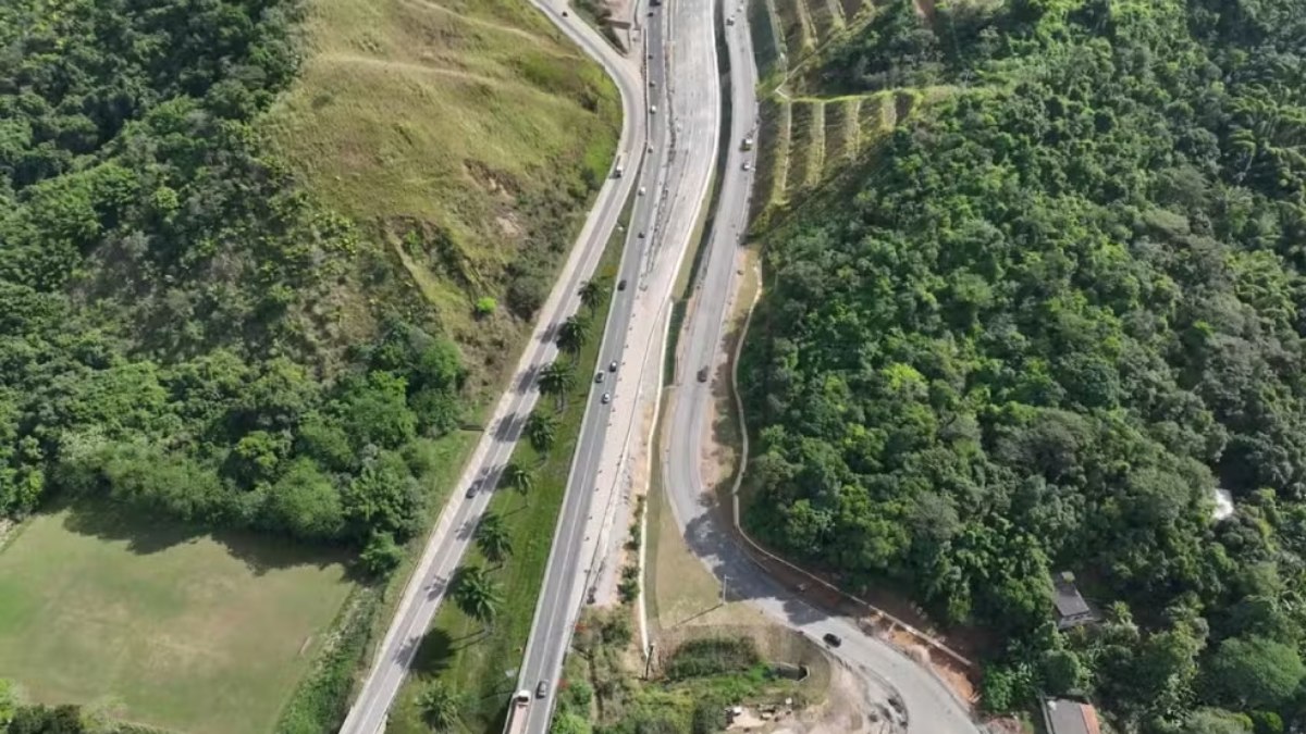 Nova pista de subida da Serra das Araras Nova pista de subida da Serra das Araras