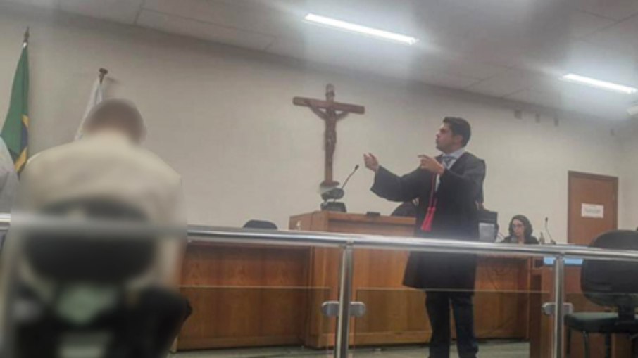 Pai que torturou e tentou matar filha recém-nascida é condenado a 18 anos de prisão Pai que torturou e tentou matar filha recém-nascida é condenado a 18 anos de prisão
