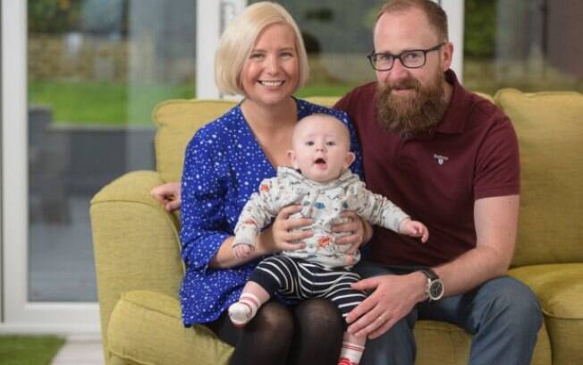 O casal britânico Mark e Nicola Szymanowski conseguiu ter seu bebê através de Fertilização In Vitro