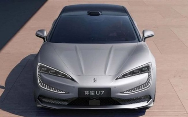 Sedan de luxo da BYD tem tamanho de BMW i7 e potência de Tesla Model S