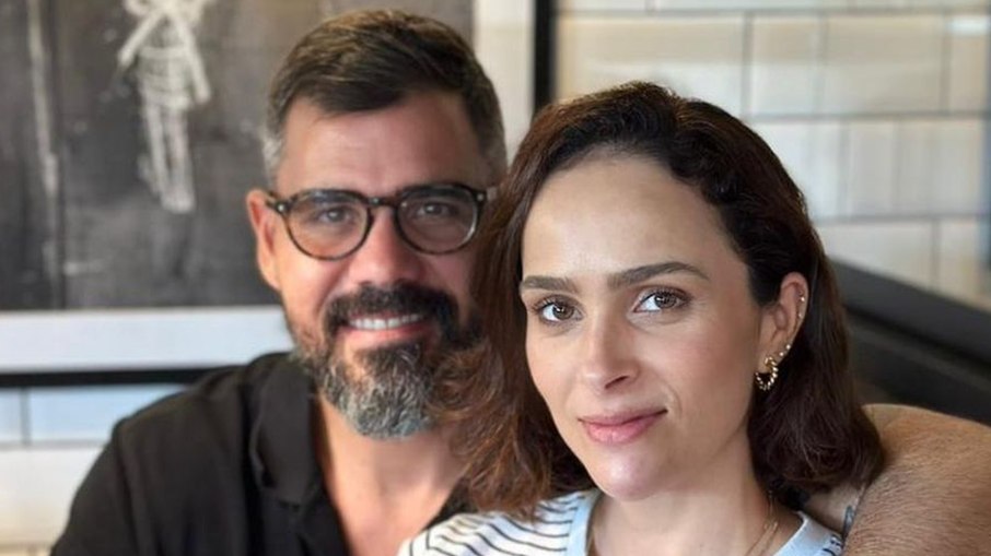 Juliano Cazarré rebate críticas após anunciar nova gravidez da esposa