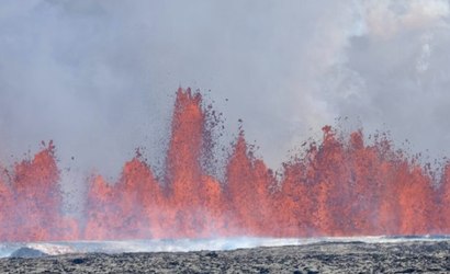 Vídeo: vulcão entra em erupção na Islândia