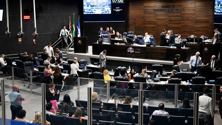 A Sessão tem início previsto às 14 horas. A Sessão tem início previsto às 14 horas.