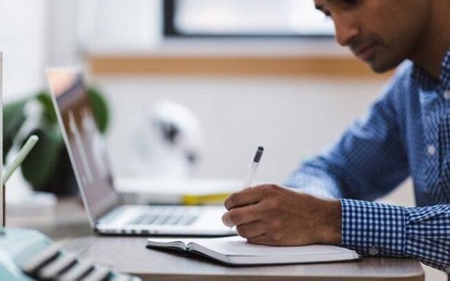 Cursos online a EAD são alternativa para se recolocar no mercado de trabalho