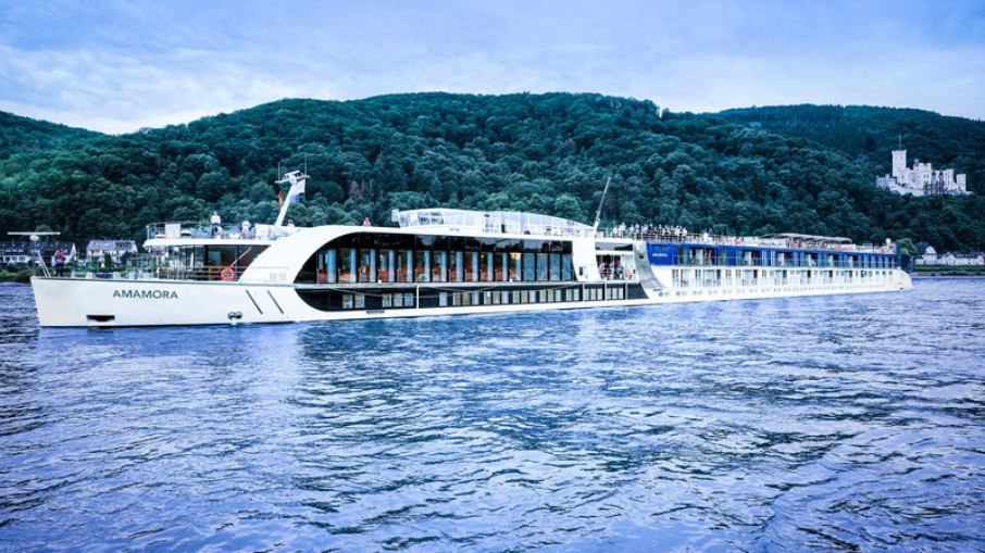 Navio Amamora no Rio Danúbio