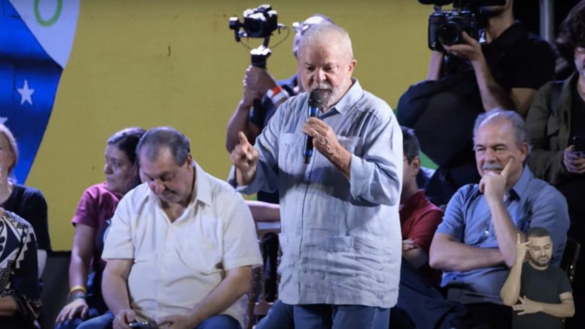 Lula durante comício 