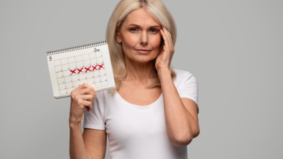 •	Cerca de 50% das mulheres preferem falar sobre menopausa e climatério com as amigas do que com as pessoas que moram