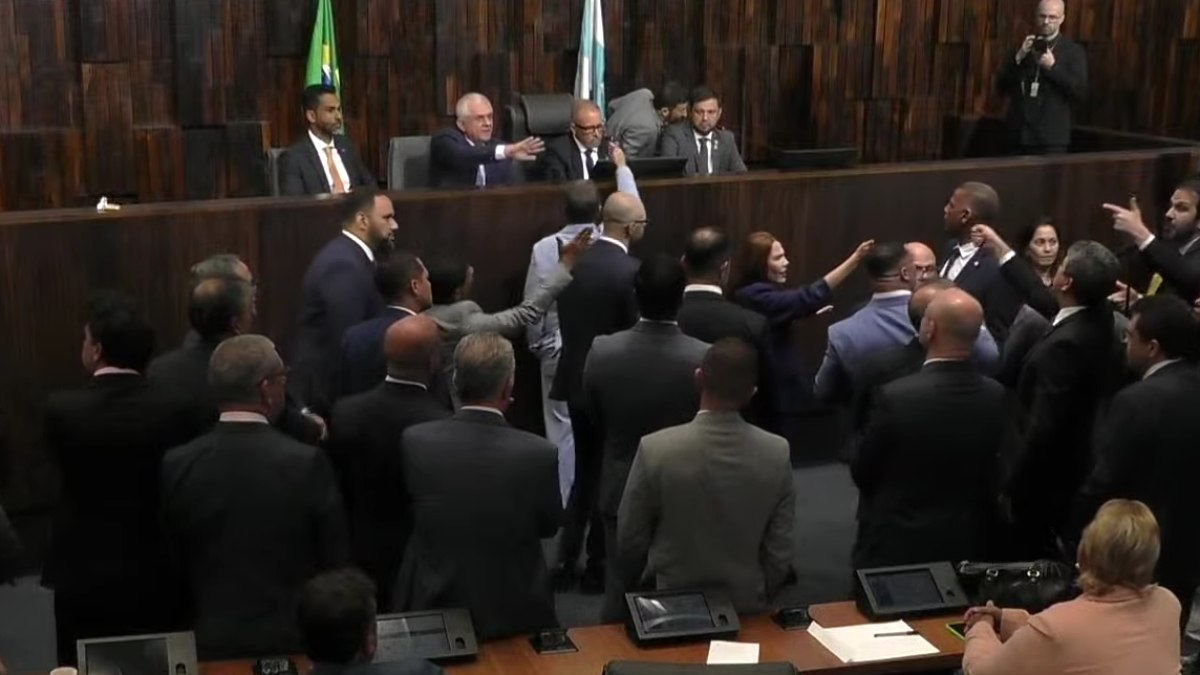 Momento de tensão na Alerj: discussão entre deputados paralisou a plenária por cerca de 15 minutos. Momento de tensão na Alerj: discussão entre deputados paralisou a plenária por cerca de 15 minutos.