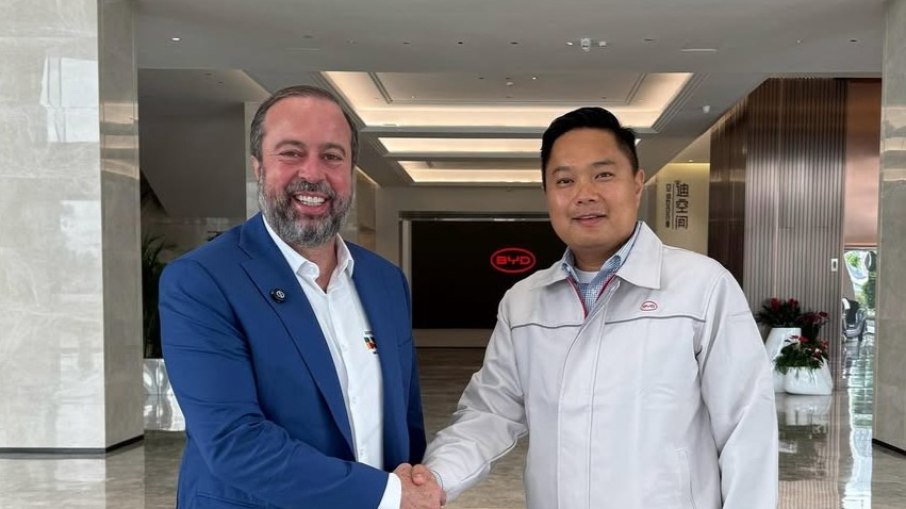 Alexandre Silveira esteve na sede da BYD na China Alexandre Silveira esteve na sede da BYD na China