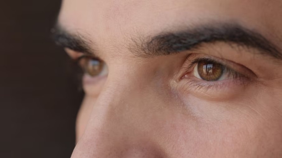 Já ficou tão nervoso que sentiu seu olho tremendo sem parar? Já ficou tão nervoso que sentiu seu olho tremendo sem parar?