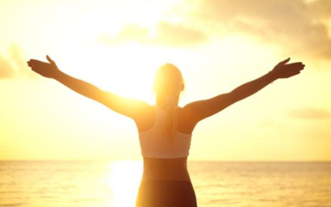 Como praticar a saudação ao Sol do Yoga