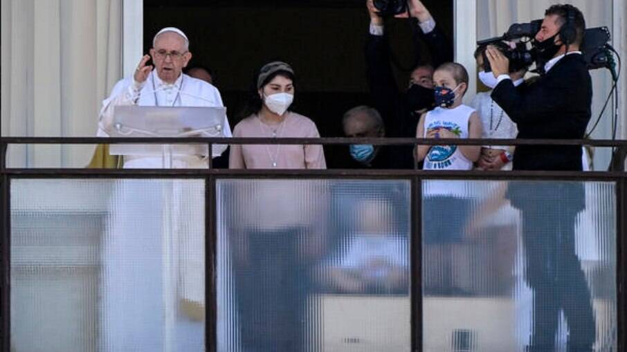 Papa celebra Angelus da janela do Hospital Agostino Gemelli, em Roma